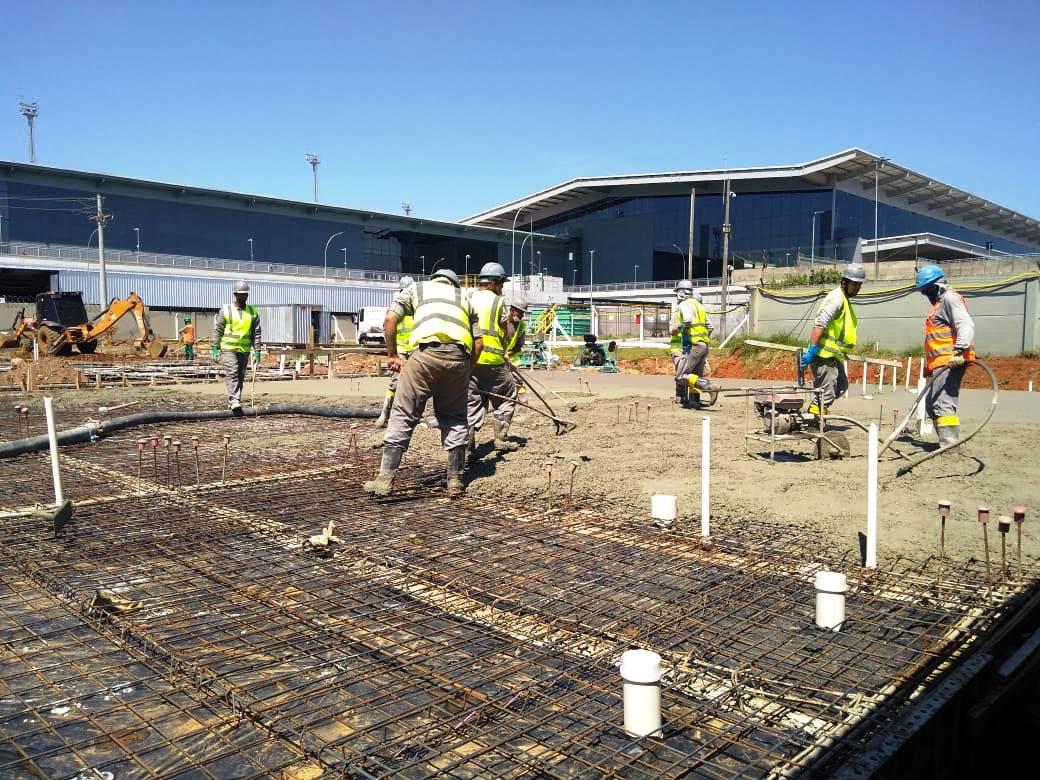 Dia de concretagem na obra do Aeroporto Internacional Salgado Filho, em Porto Alegre.
